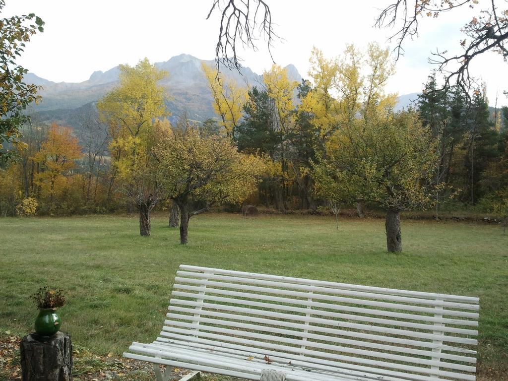 Domaine De Lara Bed & Breakfast Barcelonnette Exterior photo